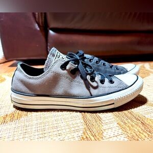 CONVERSE low top sneaker. Ombre black/grey 2-tone. Size W9/M7.